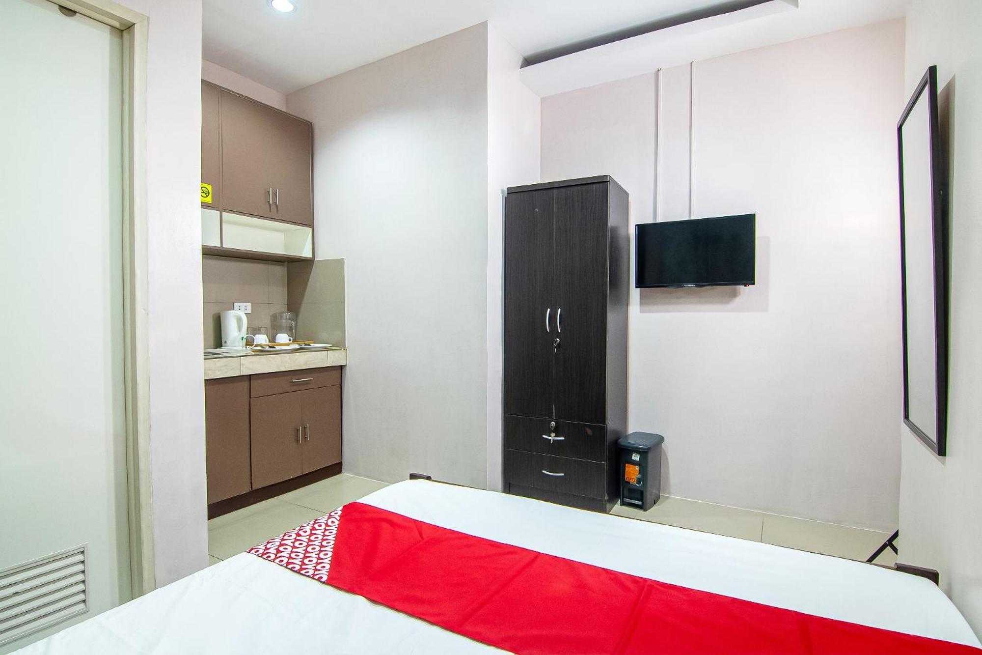 Oyo 766 Ichehan Apartments Manila Exterior photo