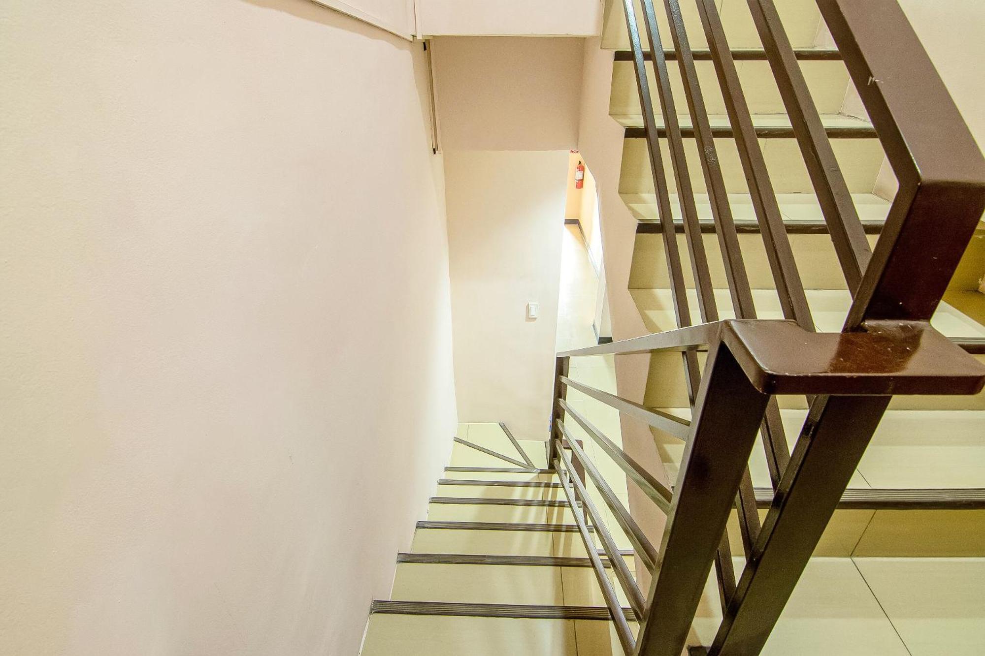 Oyo 766 Ichehan Apartments Manila Exterior photo