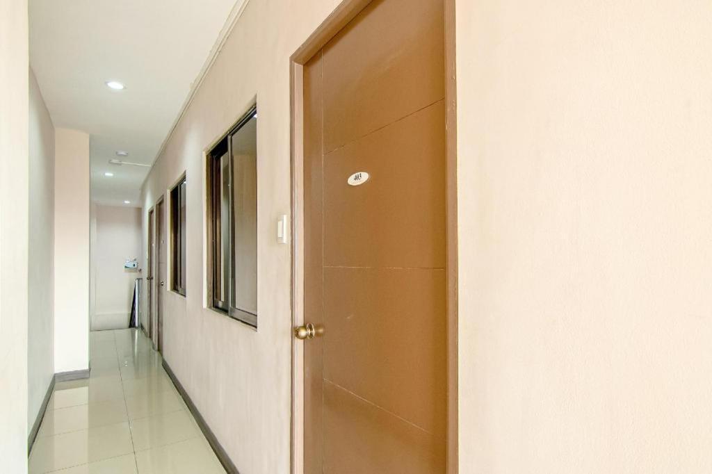 Oyo 766 Ichehan Apartments Manila Exterior photo