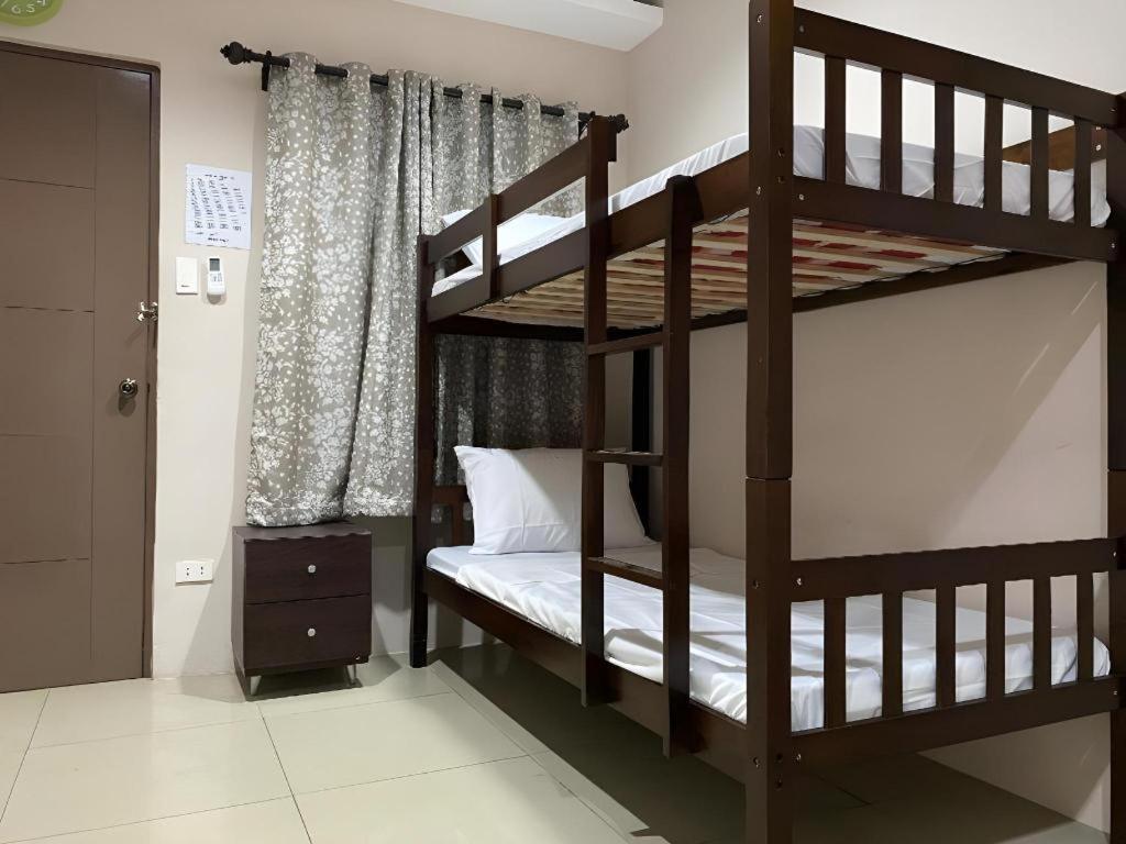 Oyo 766 Ichehan Apartments Manila Exterior photo